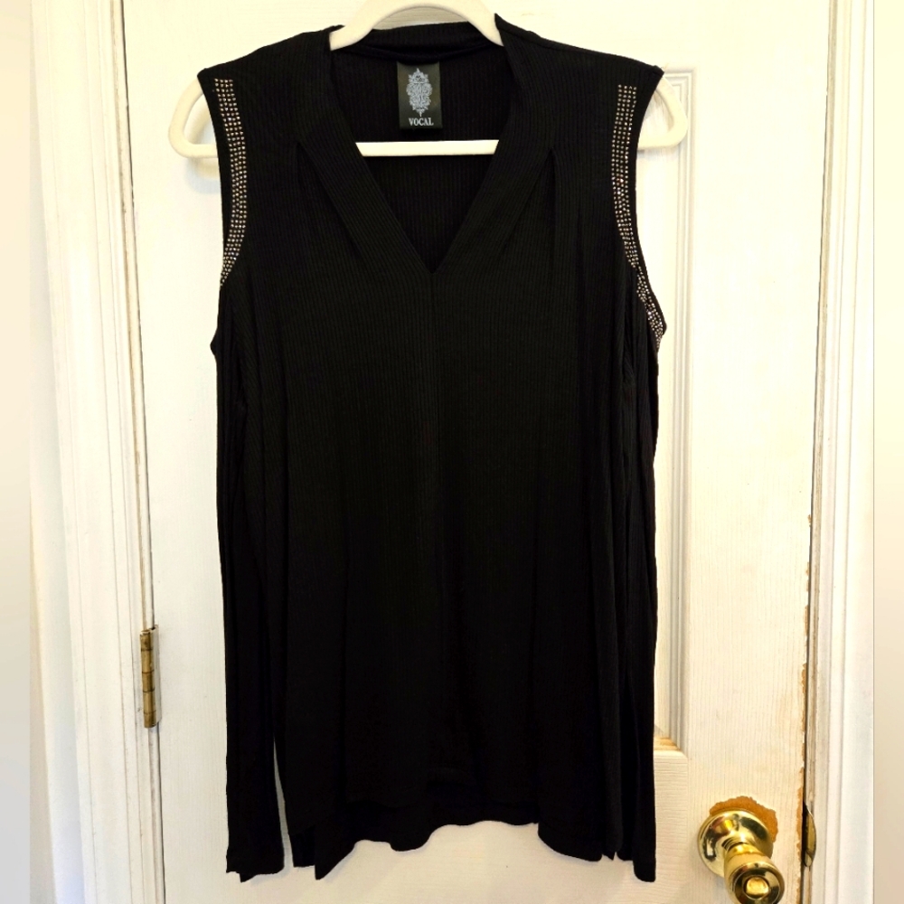 Vocal NWOT Black Cold Shoulder Top Medium